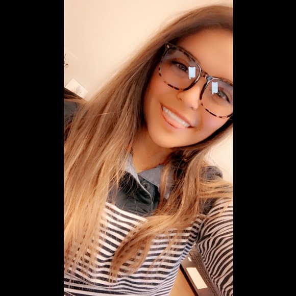 MEET YOUR POSHER!💜 - Picture 2 of 8